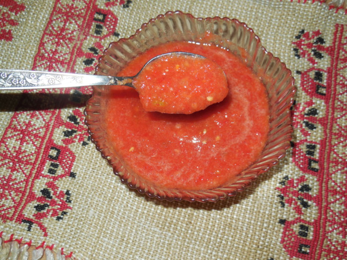Сырая аджика из помидор и перца без варки
