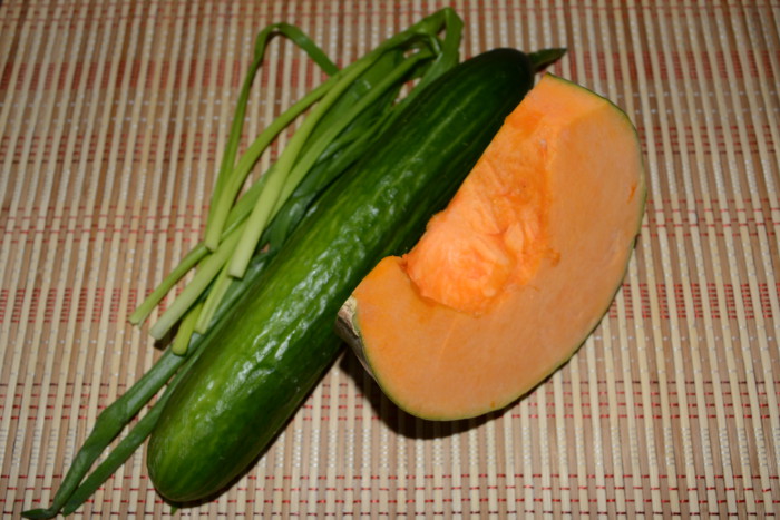 Салат из сырой тыквы с огурцом