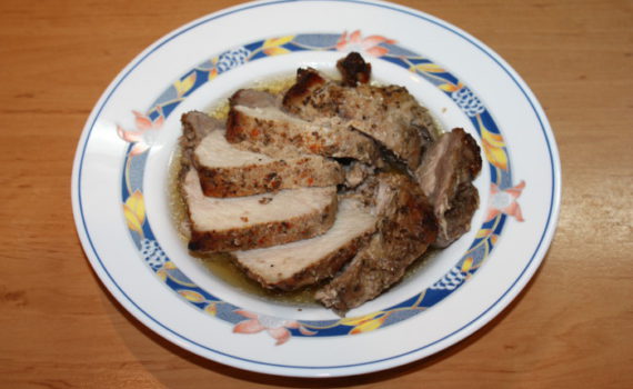 Запеченная свинина с соусом наршараб в духовке в фольге