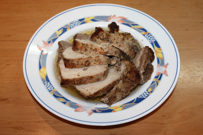 Запеченная свинина с соусом наршараб в духовке в фольге
