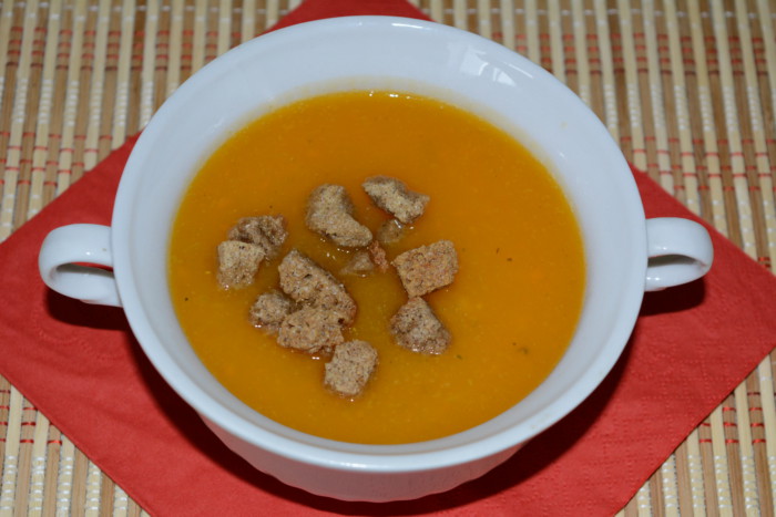 Постный суп-пюре из тыквы, моркови и сельдерея без сливок