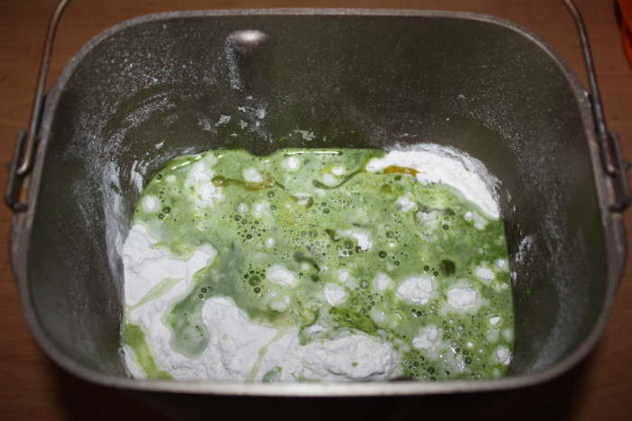 Зеленое и классическое тесто для мантов, хинкали и вареников в хлебопечке
