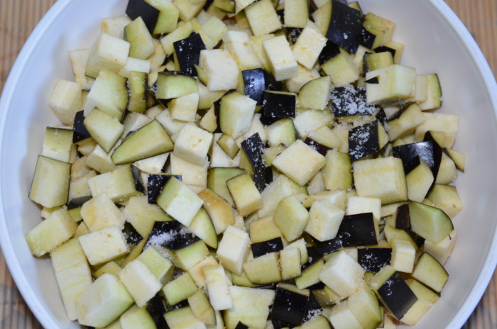 Овощное рагу с кабачками и картошкой, баклажанами и цветной капустой