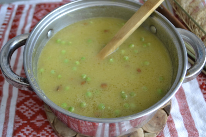 Овощной суп-пюре с копченостями и колбасой