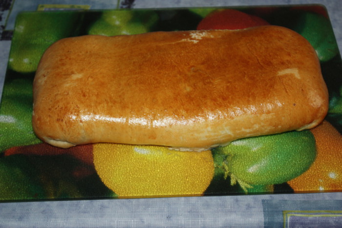Дрожжевой слоеный пирог с курицей и картошкой