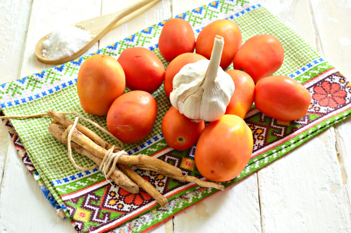 Хренодер с помидорами и чесноком
