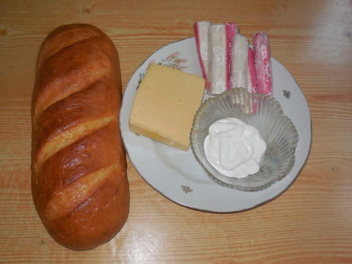 Горячие бутерброды с крабовыми палочками и сыром запеченные в духовке