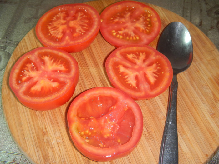 Фаршированные помидоры фаршем и рисом в духовке
