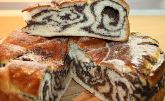 Маковый пирог-улитка из дрожжевого теста