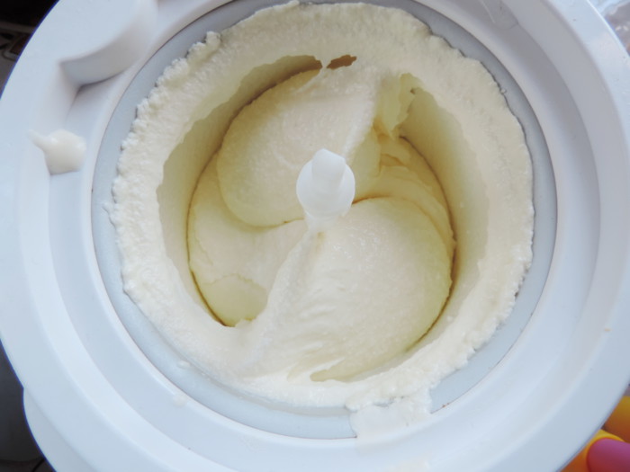 Домашнее мороженое пломбир из сухого молока с крахмалом и без яиц