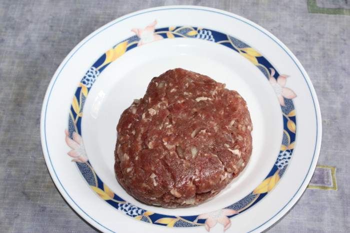 Домашний гамбургер с котлетой и сыром