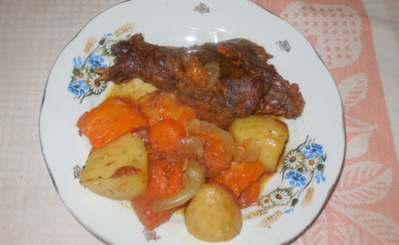 Дикий заяц в духовке, запеченный с картошкой и тыквой