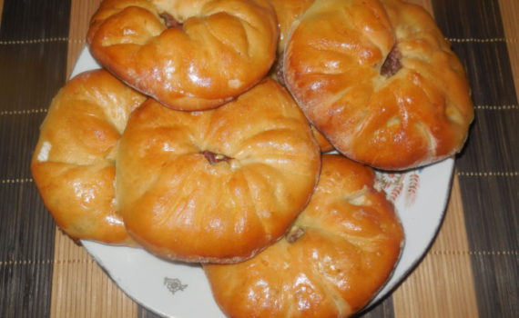 Кайнары - татарские лепешки с мясом в духовке