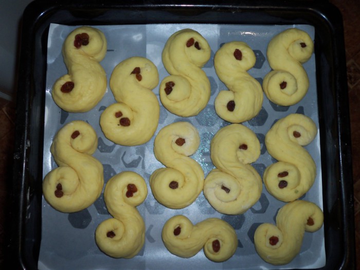 Шведские булочки с кардамоном и шафраном