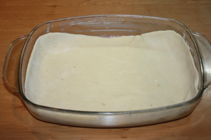 Слоеный мясной пирог из бездрожжевого теста в духовке