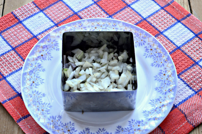 Килька под шубой - оригинальный салат с килькой