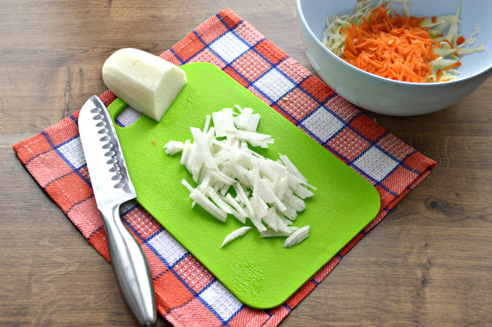 Салат из дайкона с морковью - вкусный овощной салат с растительным маслом
