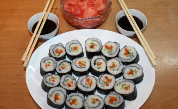 Настоящие японские суши с разными начинками в домашних условиях