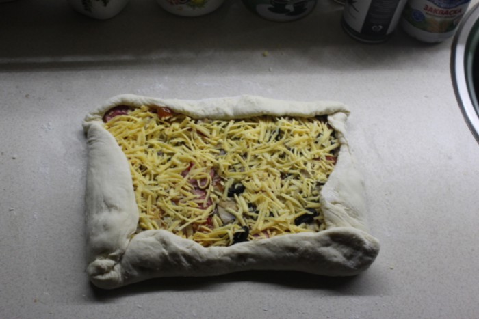 Итальянская пицца стромболи - пицца-рулет