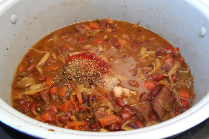 Классический Чили кон карне - густой мексиканский суп
