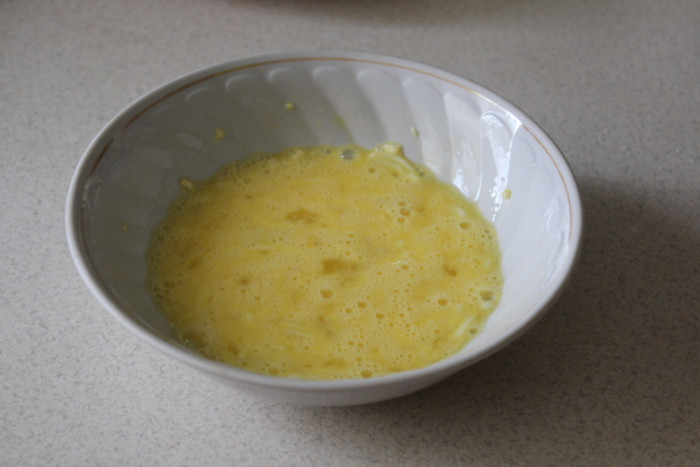 Куриный шницель в панировке из яйца с сыром и сухарей