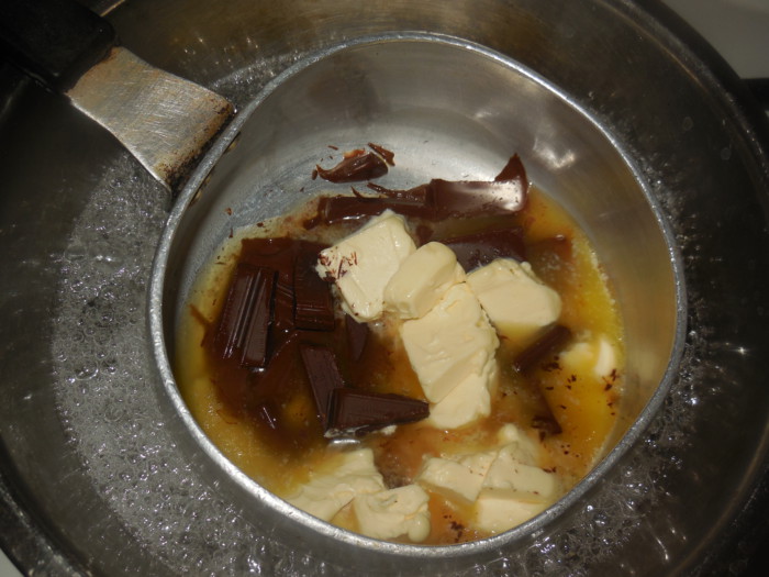 Домашнее пирожное шоколадная картошка со сгущенкой