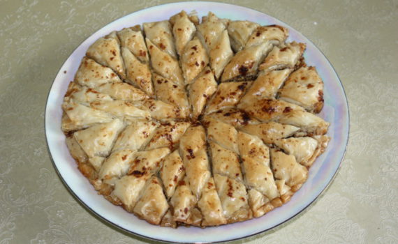 Домашняя пахлава с грецкими орехами в цитрусовом сиропе