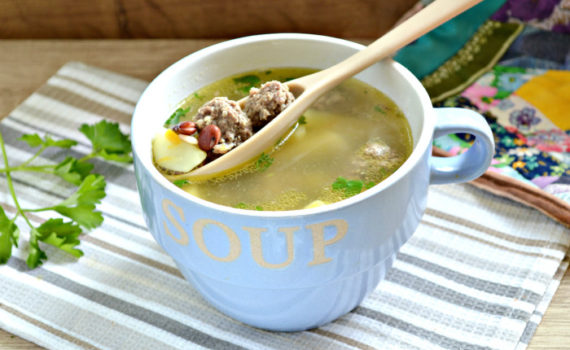 Суп с фрикадельками и консервированной фасолью