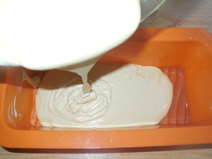 Кекс на сгущенном молоке в силиконовых формочках