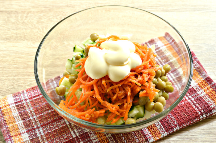 Оливье с корейской морковью и свежим огурцом - оригинальный и вкусный салат