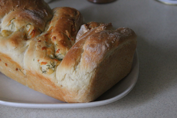 Сырный хлеб с травами в духовке