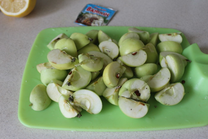 Освежающий цитрусово-яблочный компот для жарких дней