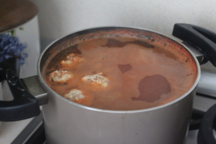 Томатный суп из чечевицы с картофелем и фрикадельками