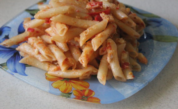 Макароны с помидорами и рыбой или зити-паста по-итальянски