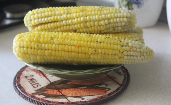 Молодая кукуруза в духовке в фольге с маслом и специями