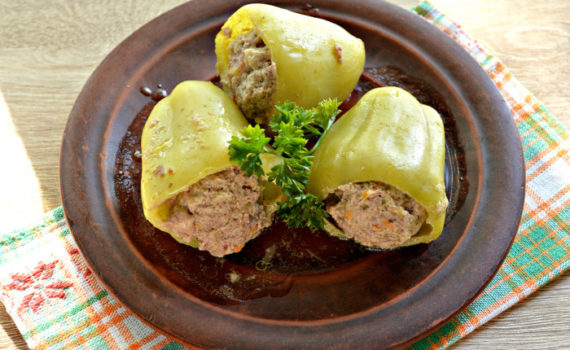 Болгарский перец фаршированный мясом и кабачками - необычный рецепт