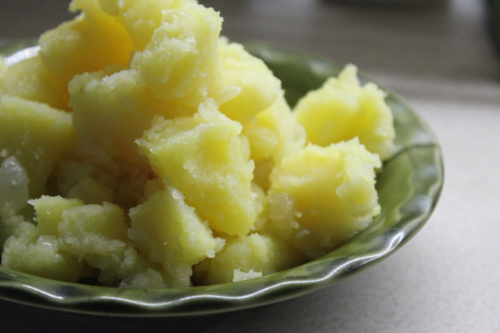Картофель отварной с луком и салом - вкусный гарнир из картошки