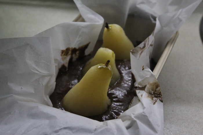 Шоколадный кекс с грушами и миндальными орехами - быстрый, простой и вкусный