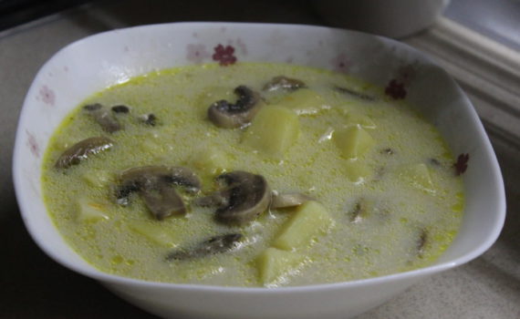Грибной суп с плавленным сыром из свежих шампиньонов