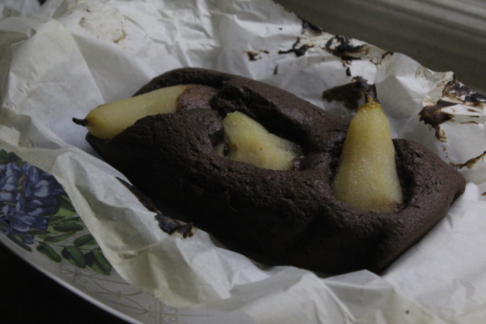 Шоколадный кекс с грушами и миндальными орехами - быстрый, простой и вкусный