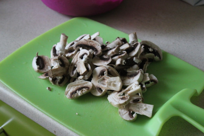Свиные фрикадельки с грибами в сливочном соусе