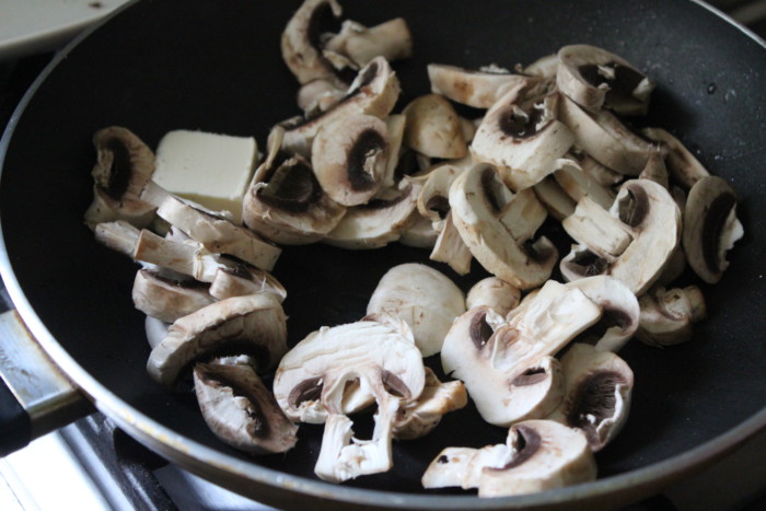 Свиные фрикадельки с грибами в сливочном соусе