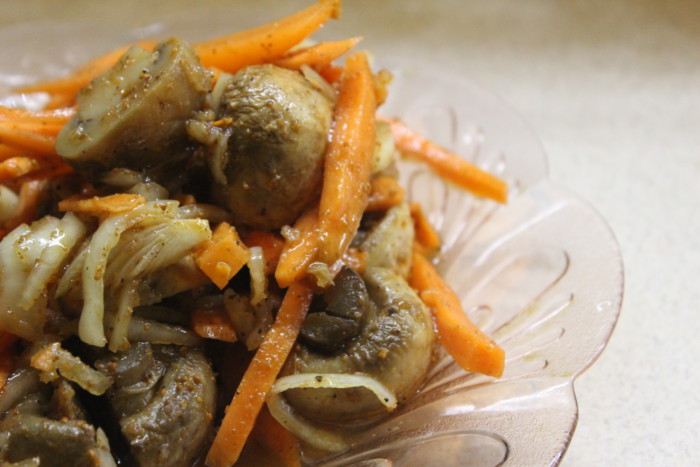 Маринованные шампиньоны по-корейски с морковью и луком