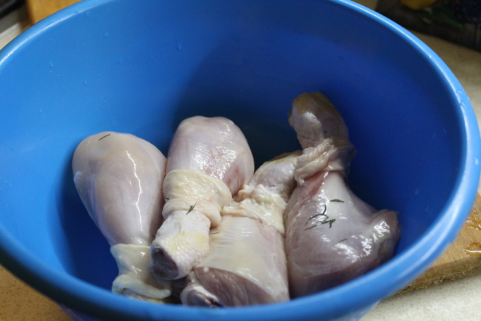 Фаршированные куриные голени в духовке