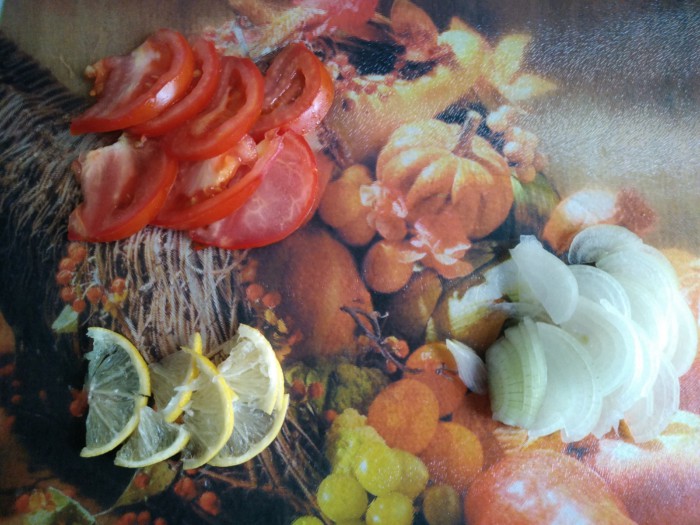 Скумбрия запеченная с помидорами и лимоном в фольге
