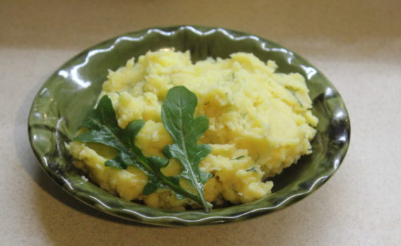 Картофельное пюре с сельдереем и жареным луком - вкусный и оригинальный гарнир