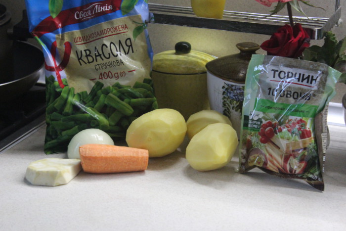 Постный овощной суп со стручковой фасолью
