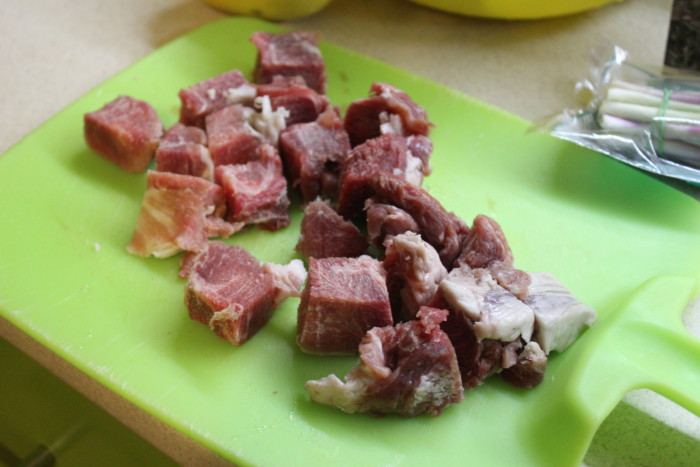 Свинина с грушами и розмарином - сытное и простое праздничное блюдо на скорую руку