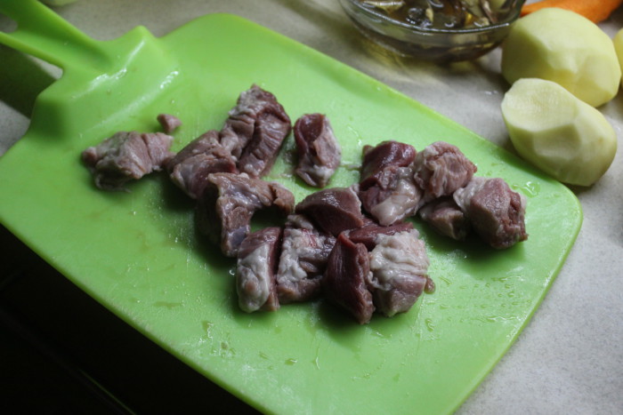 Свинина с белыми грибами и картофелем в горшочке - сытный и ароматный гарнир на все времена!
