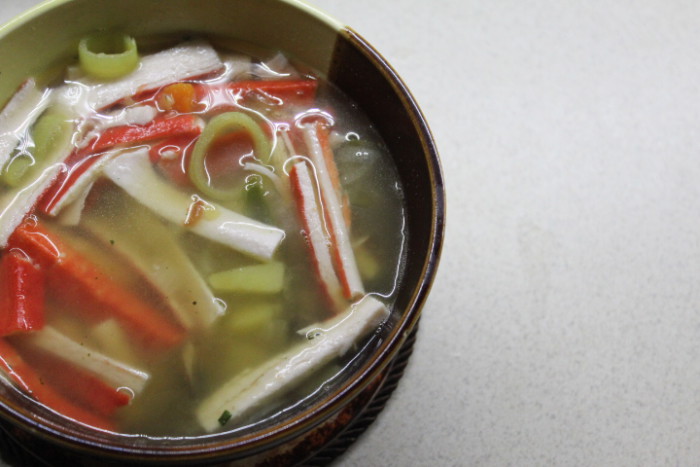 Крабовый суп с овощами - вкусное и постное первое блюдо быстрого приготовления